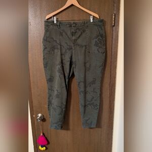 Sanctuary Olive Camouflage Ankle Pants